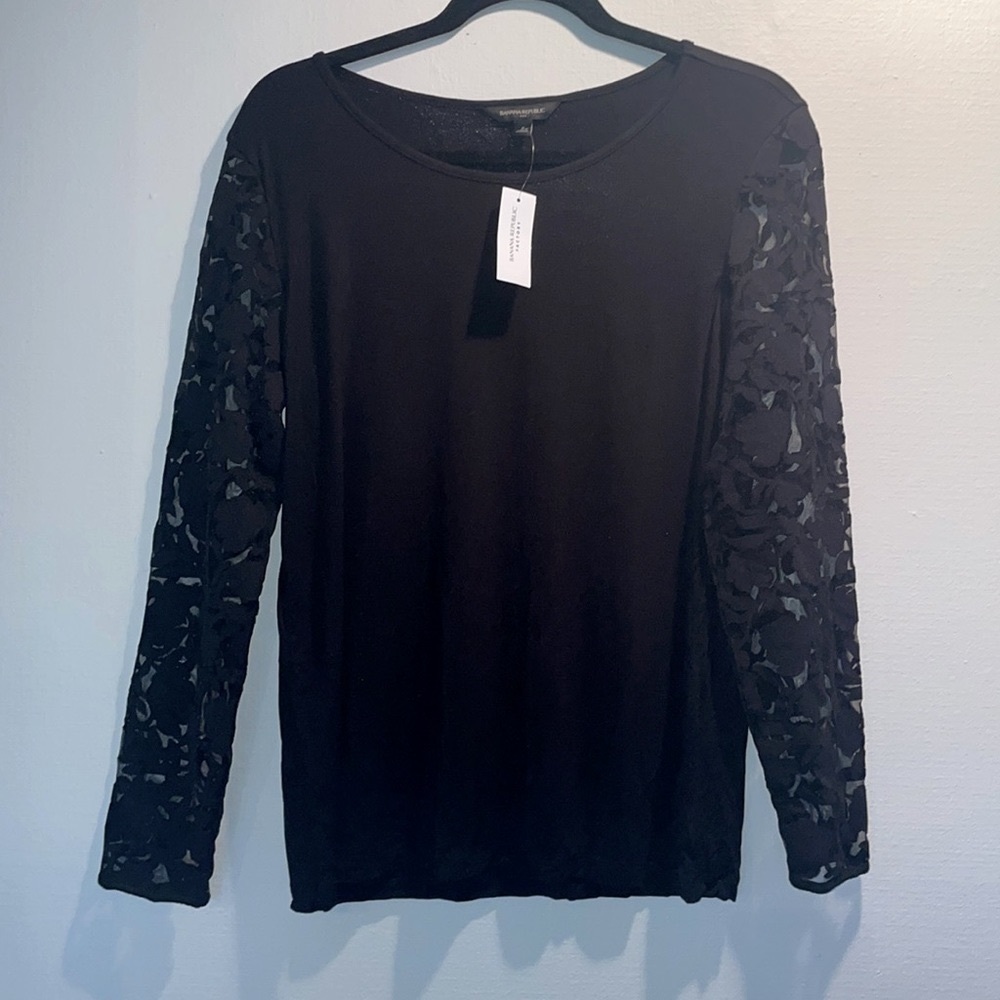 Banana Republic Factory black top with floral lace long sleeves size : Small
